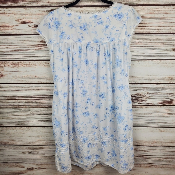 Eileen West Womens Medium White w/ Blue Flowers Cotton Cap Sleeve Short Gown - Picture 8 of 10